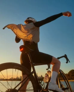 Knog Blinder Genopladelig Baglygte, 100 Lumen 8 Knog Blinder Genopladelig Baglygte, 100 Lumen -Specialized Salgsbutik BLS 12996 LS 2