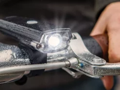 Blackburn Dayblazer Genopladelig Forlygte, 550 Lumen 13 Blackburn Dayblazer Genopladelig Forlygte, 550 Lumen -Specialized Salgsbutik bbn dayblazer 550 front light 7134751 lifestyle 3